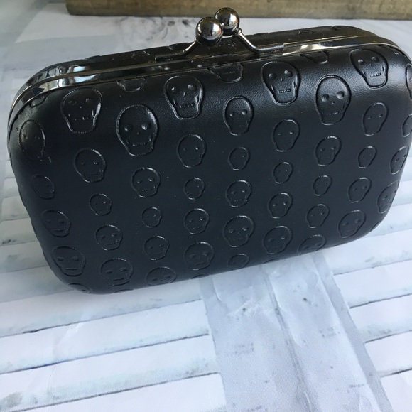 Vans Handbags - Vans Scull Clutch